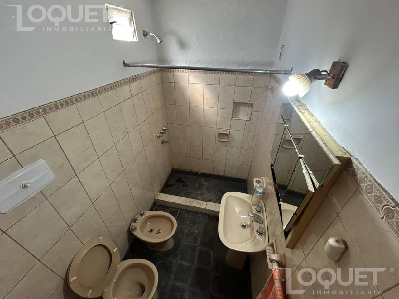 Foto de Casa a refaccionar en barrio los hornos, imagen 3