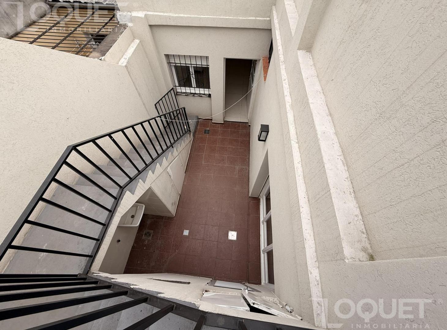 Foto de Venta de Casa interna refaccionada de dos dormitorios en Fomento 9 de, imagen 1
