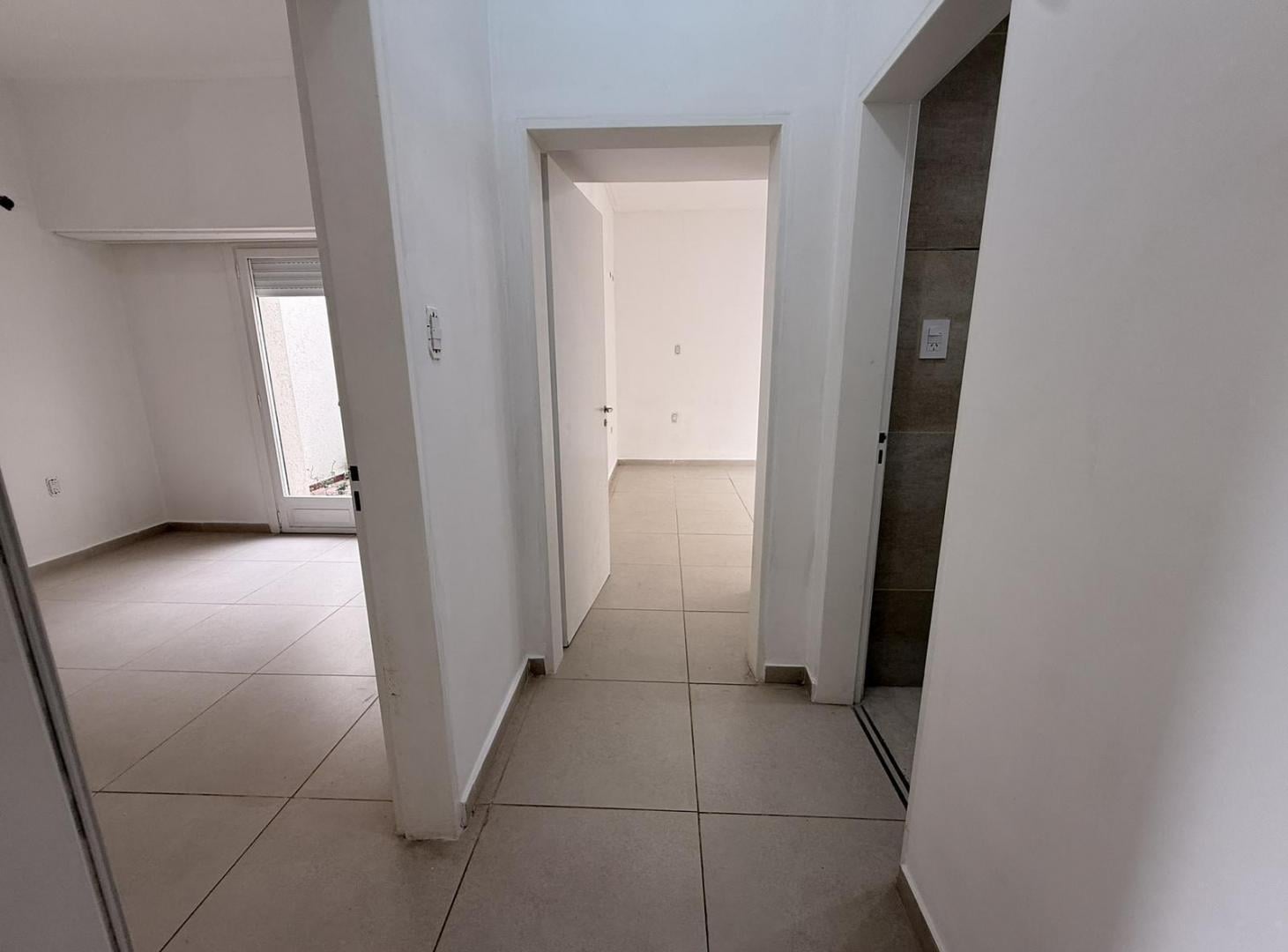 Foto de Venta de Casa interna refaccionada de dos dormitorios en Fomento 9 de, imagen 3