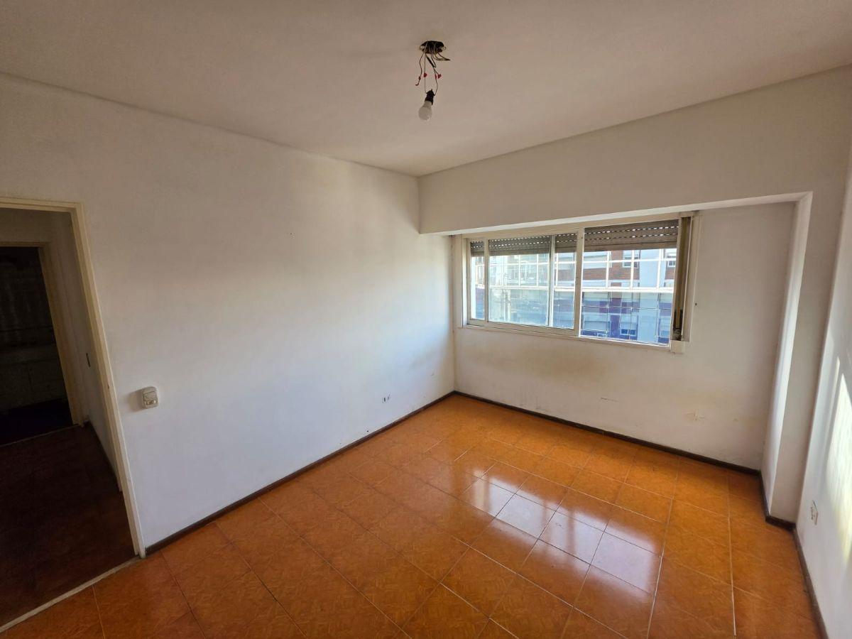 Foto de Departamento de 76 m² con 2 dormitorios en venta en Balvanera, imagen 1