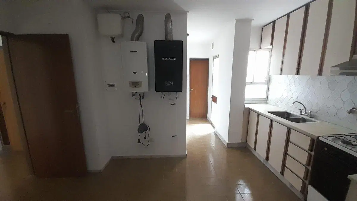 B° Alberdi | Amplio depto. | 3 Dorm. c/ balcon y patio | prox. Plaza Colon 4