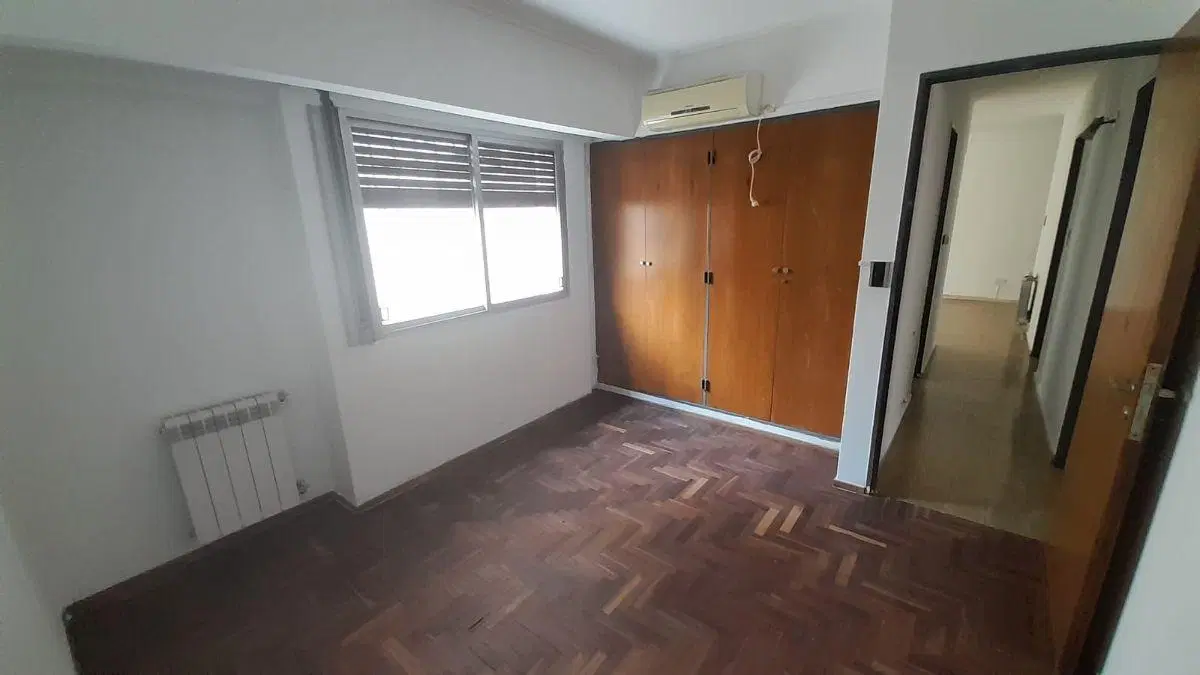 B° Alberdi | Amplio depto. | 3 Dorm. c/ balcon y patio | prox. Plaza Colon 3