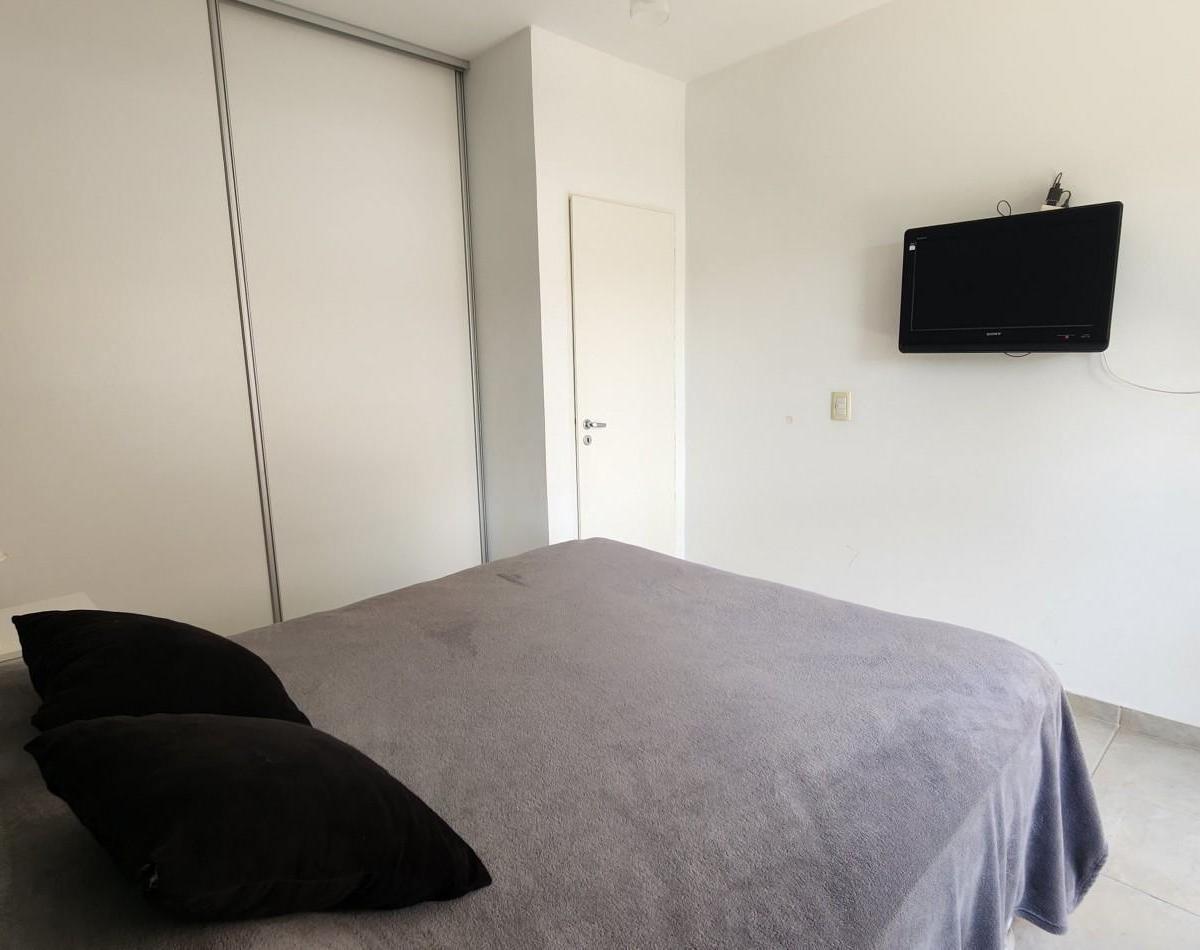 Departamento con balcon y parrilla en pleno centro de Pinamar.