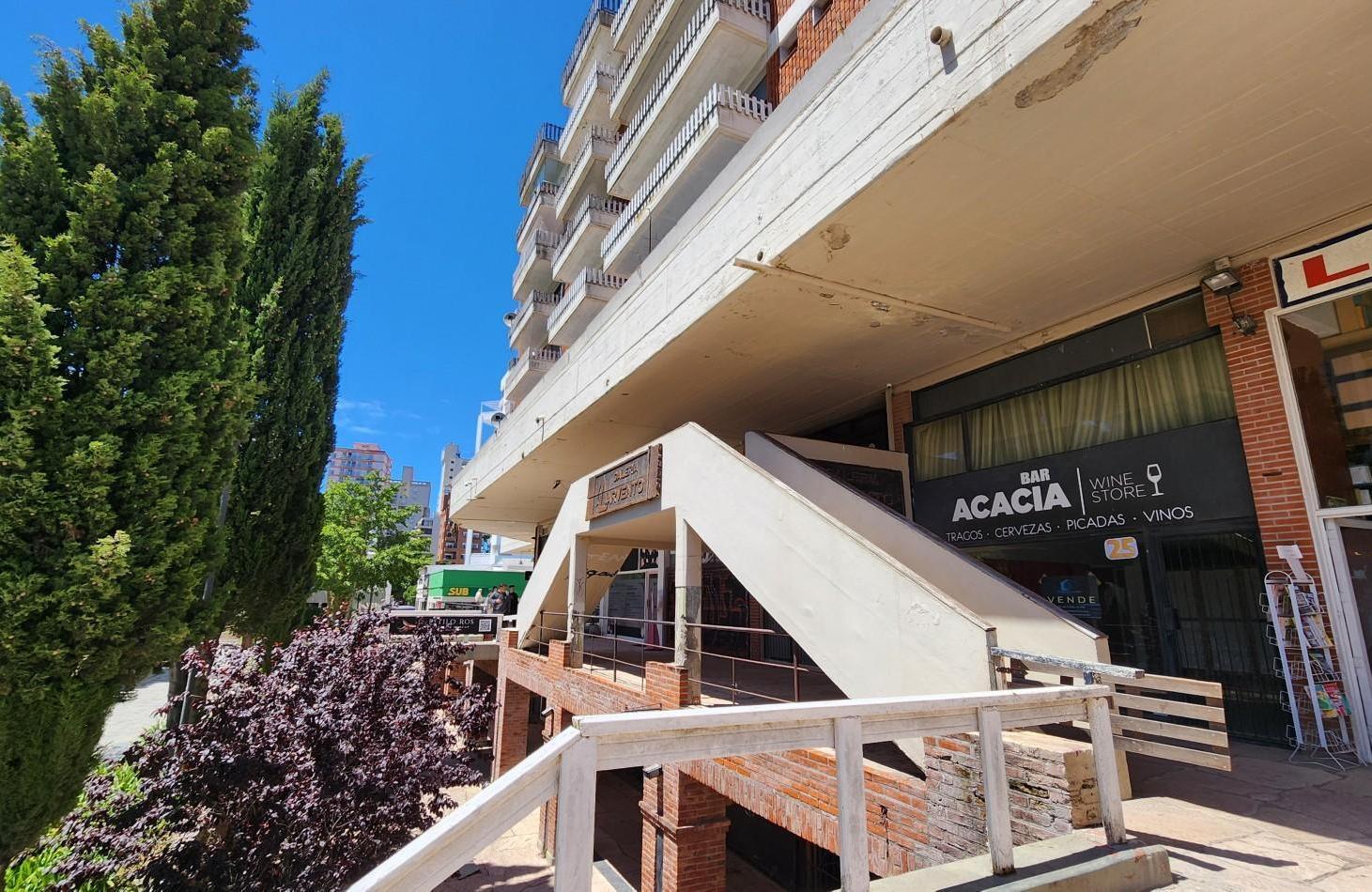 Local en Venta en Pinamar Centro Galeria Marvento 2 plantas Apto comercial-Gastronomico-Residencial