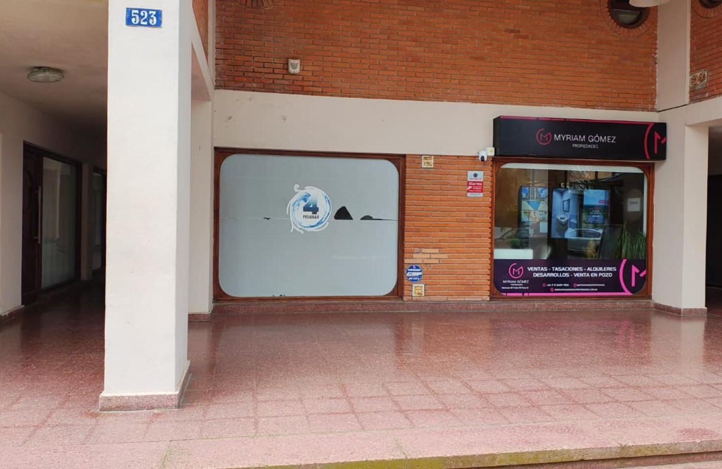 Foto de Local en Venta Pinamar Apto profesional Frente a calle Constitucion, imagen 1