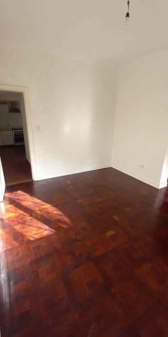 Casa todo PB en esquina de 4 amb con patio y 2 baños 5