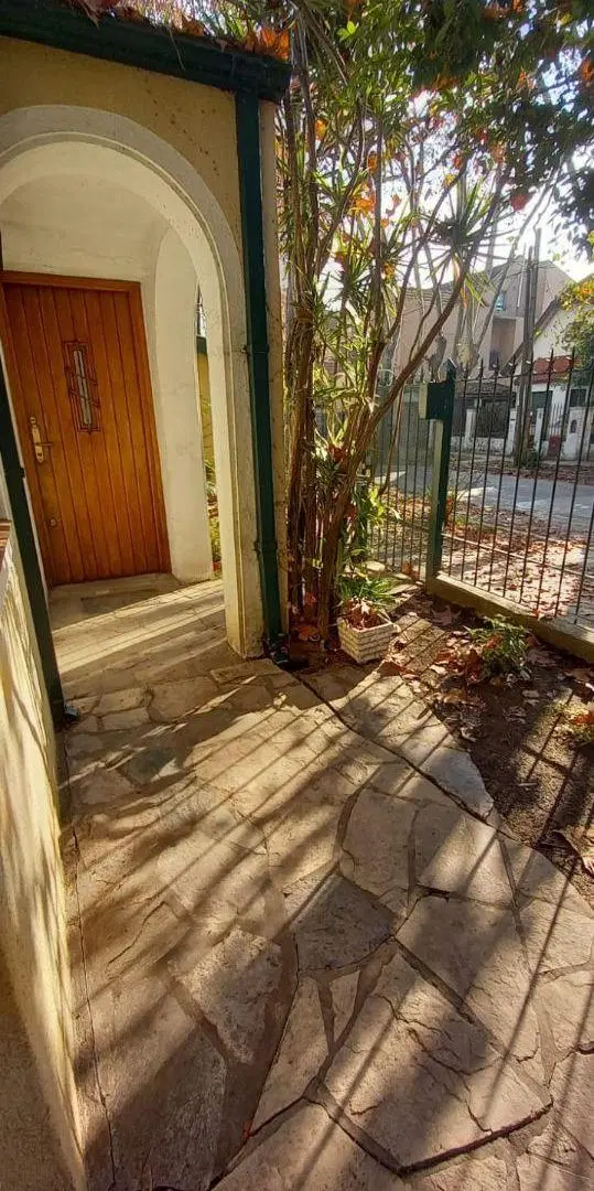 Casa todo PB en esquina de 4 amb con patio y 2 baños 3