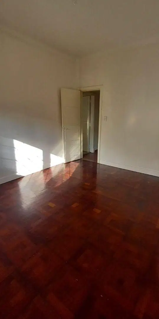 Casa todo PB en esquina de 4 amb con patio y 2 baños 4