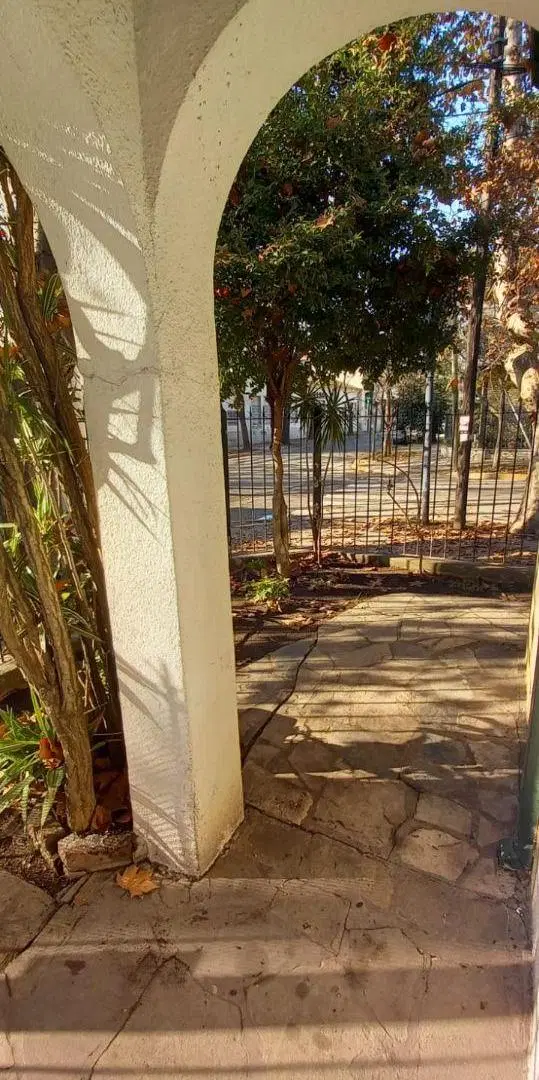 Casa todo PB en esquina de 4 amb con patio y 2 baños 1