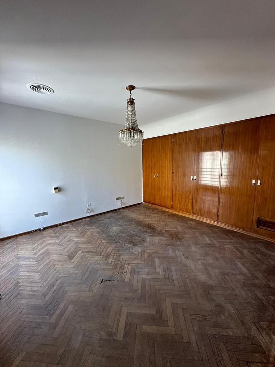 Departamento con Cochera en Venta en Peatonal Sarmiento, Ciudad 3