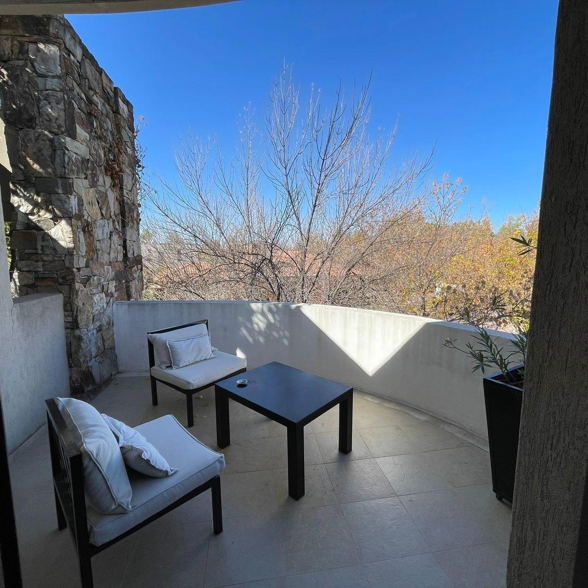 Casa Imponente en Prestigioso B° Rincón de Chacras 4