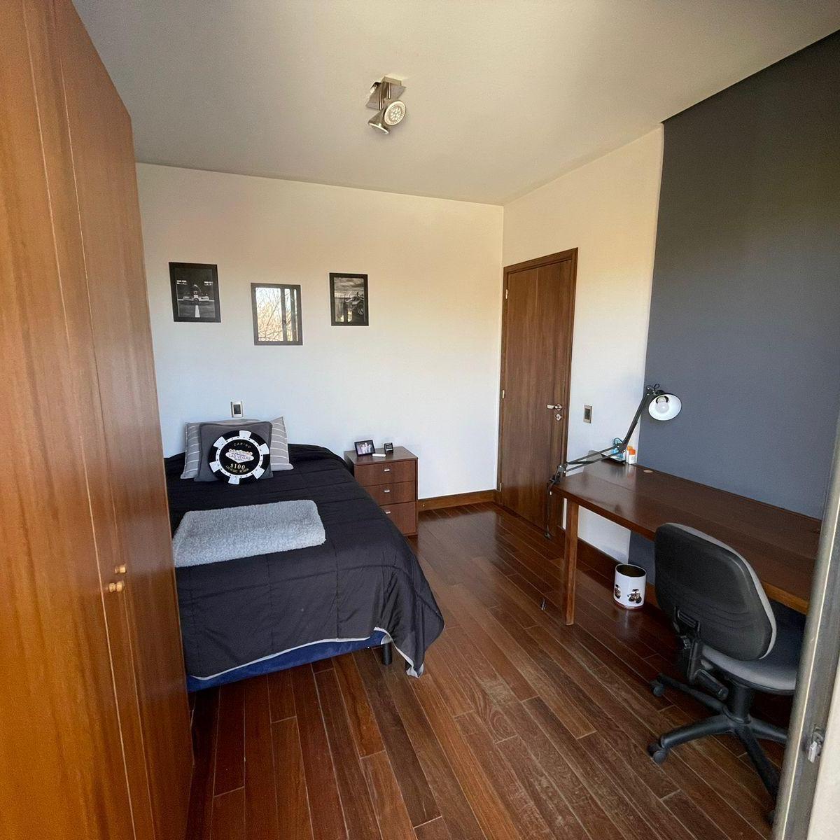 Casa Imponente en Prestigioso B° Rincón de Chacras 2
