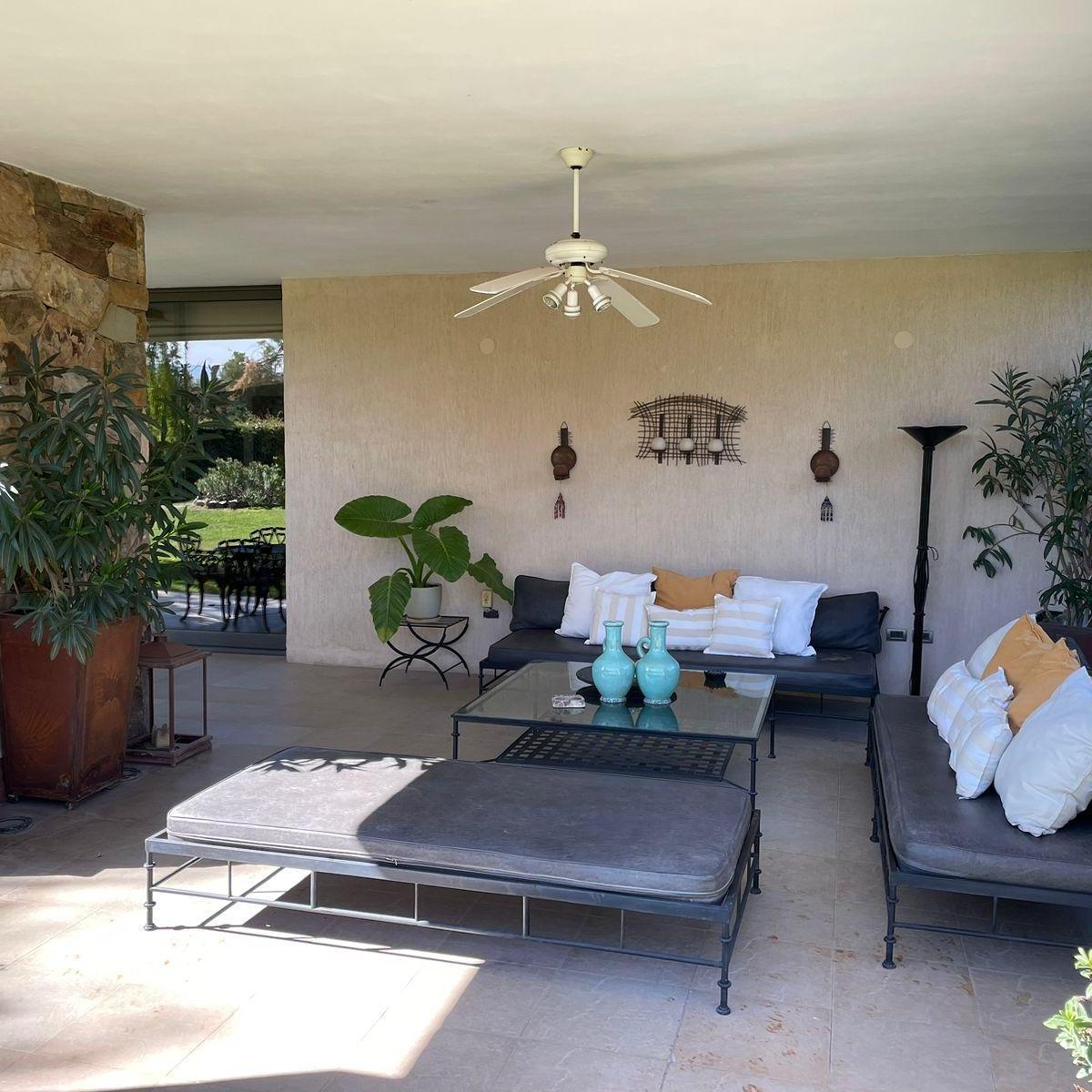 Casa Imponente en Prestigioso B° Rincón de Chacras 3