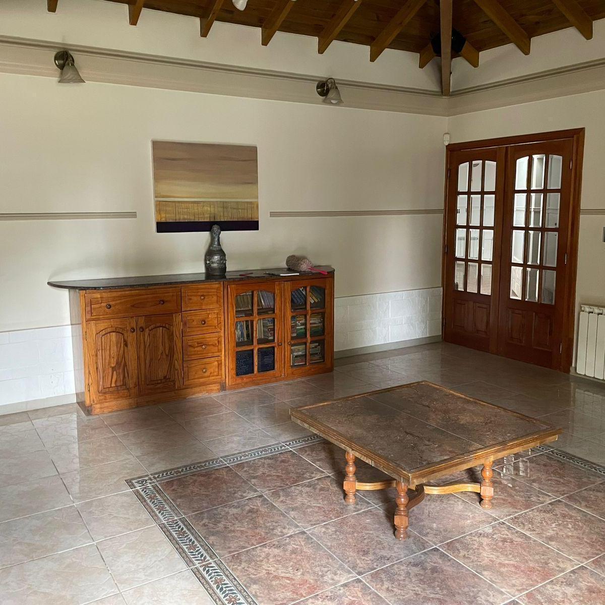Casa de 4 Dorm. a La Venta en Calle Guardia Vieja de Vistalba 1