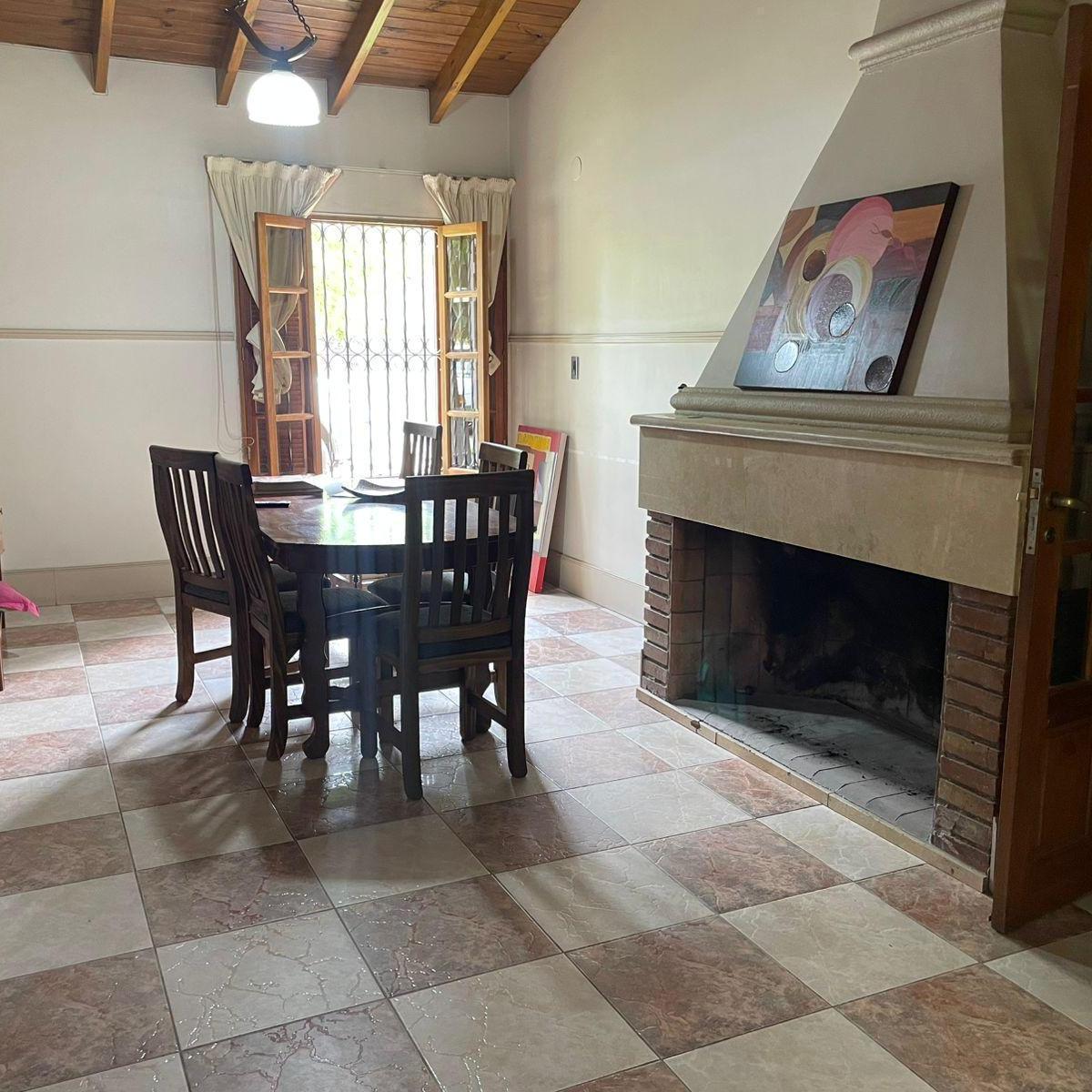 Casa de 4 Dorm. a La Venta en Calle Guardia Vieja de Vistalba 4