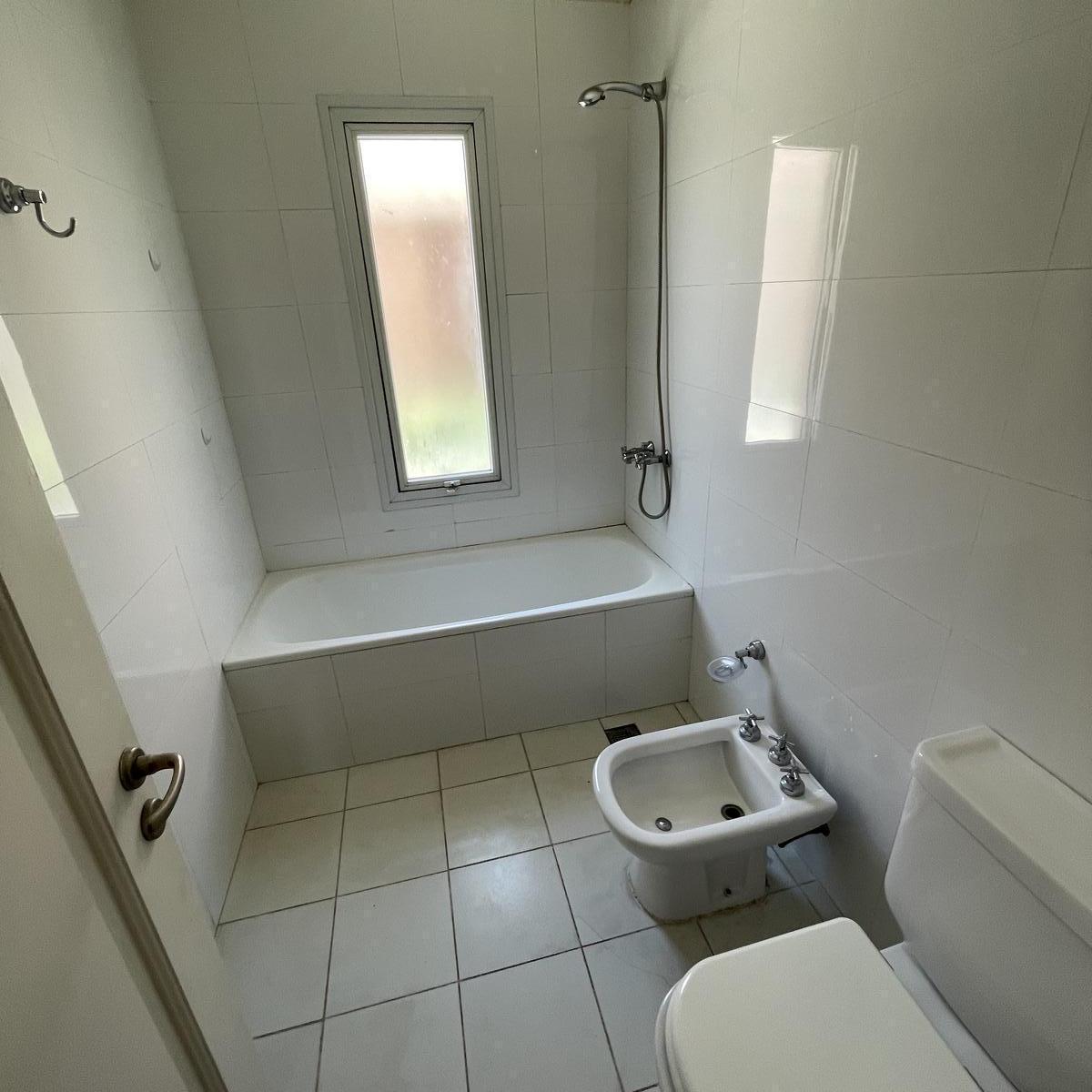 Casa de 4 Dorm. a La Venta en B° Palmares 5