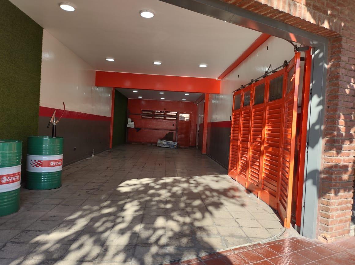 Casa y Locales en Venta en Alto Dorrego, Guaymallén 5