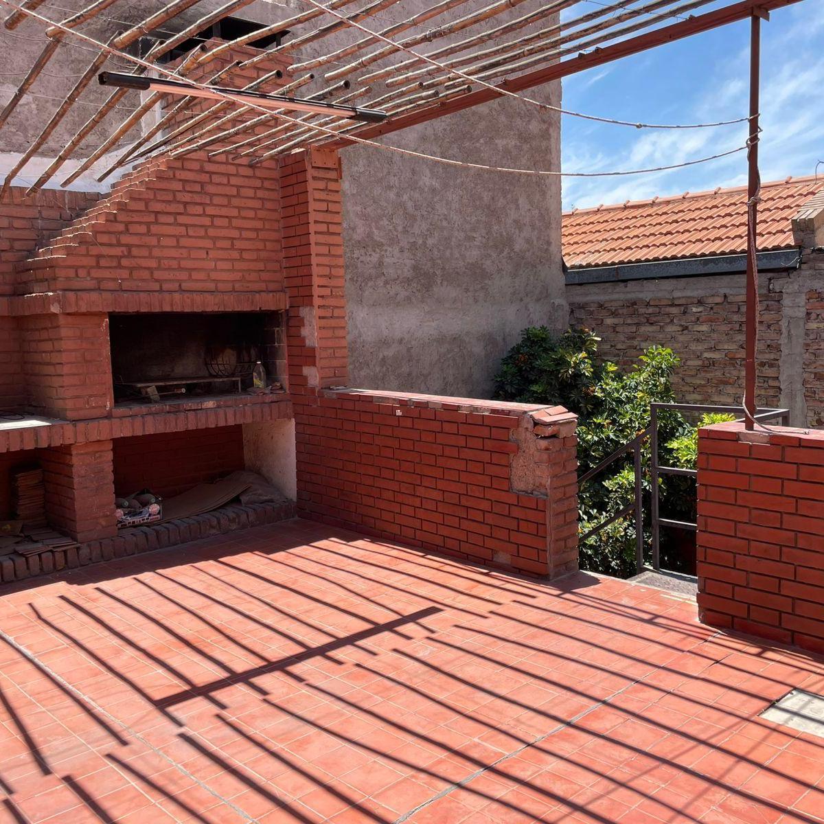 Casa y Locales en Venta en Alto Dorrego, Guaymallén 3