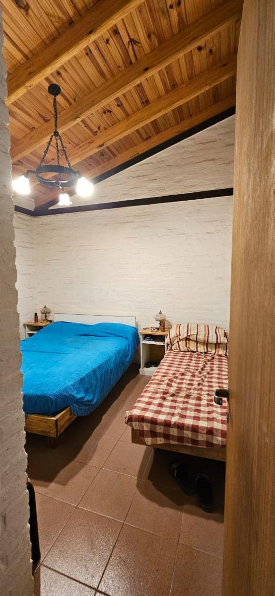 Casa de 3 Dorm. a La Venta en B° Jardines de Santa Oliva 5