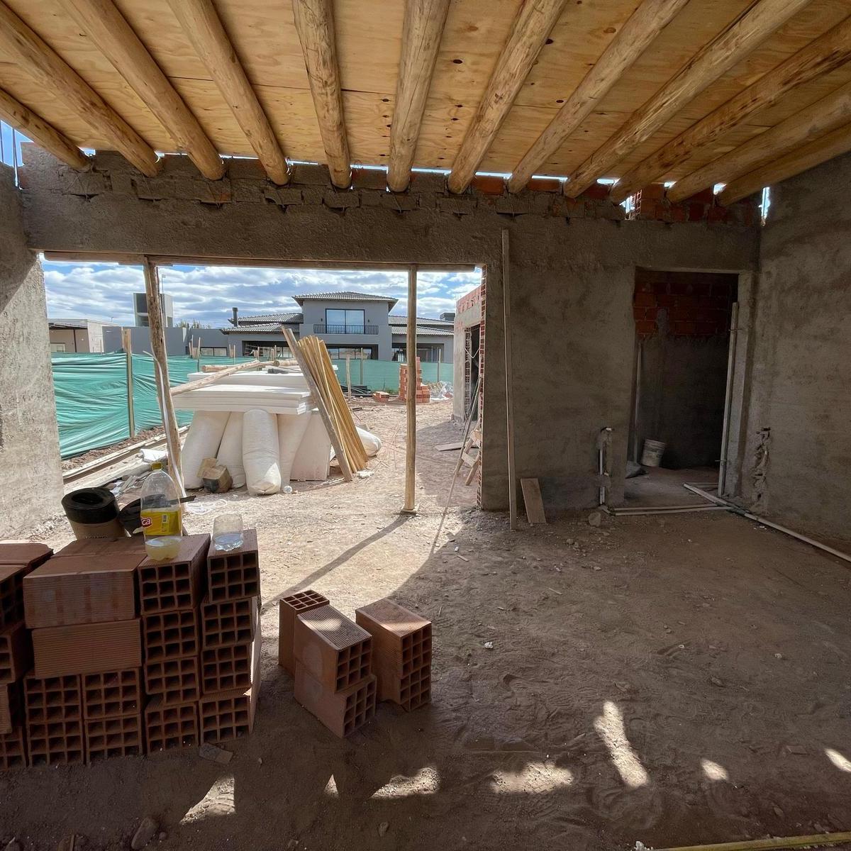 Casa de 3 Dorm. en Venta en B° Lar de Vieytes 3 2