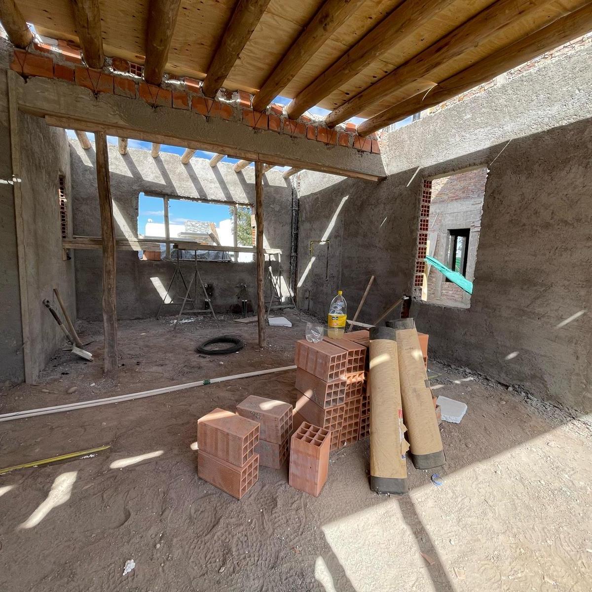 Casa de 3 Dorm. en Venta en B° Lar de Vieytes 3 5