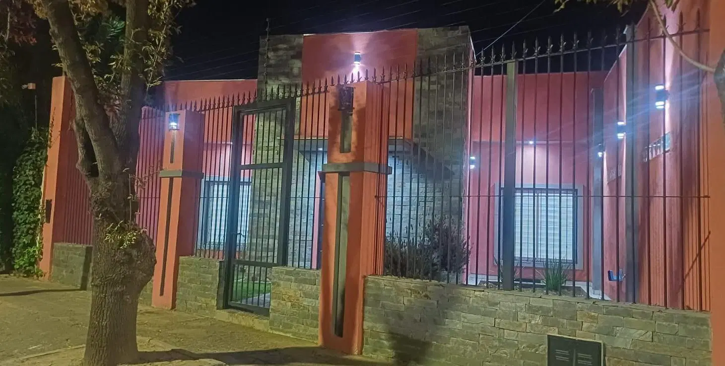 Casa en alquiler de 4 dormitorios en Barrio Santa Angela, Godoy Cruz 5