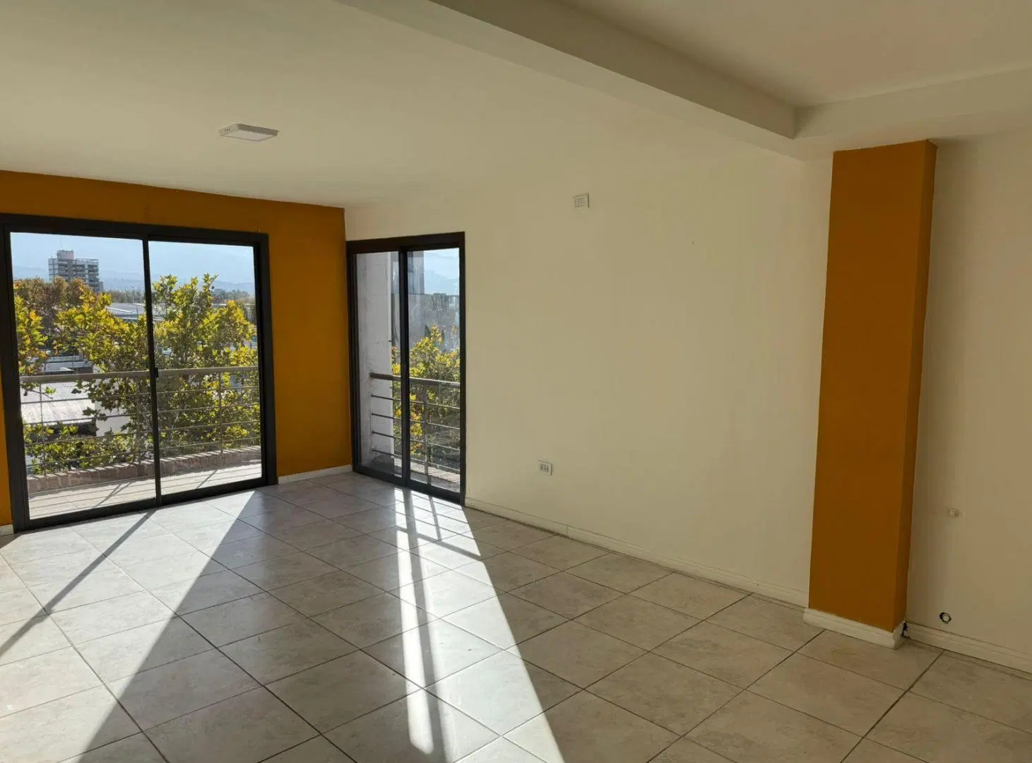 Duplex en venta en calle Tomba, a mts de la plaza de Godoy Cruz 3
