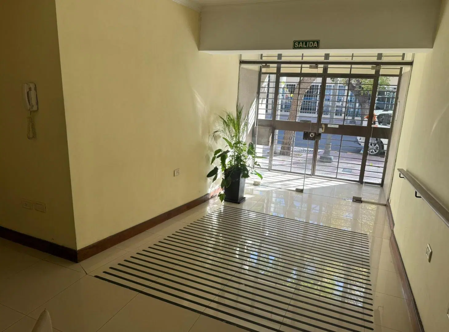 Duplex en venta en calle Tomba, a mts de la plaza de Godoy Cruz 1