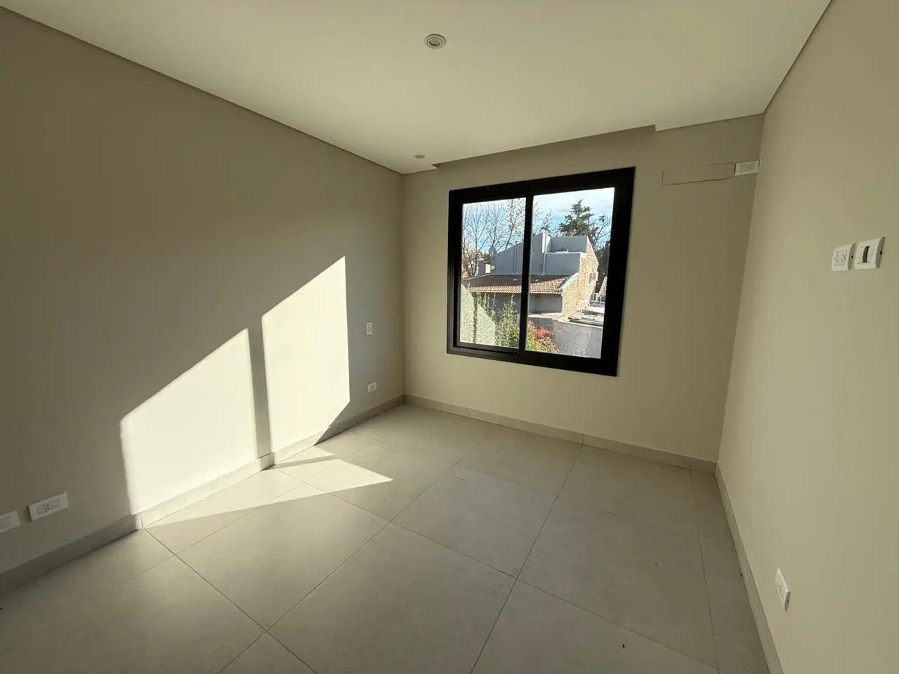 Casa de 3 habitaciones en venta en calle Larrea, Chacras de Coria 3