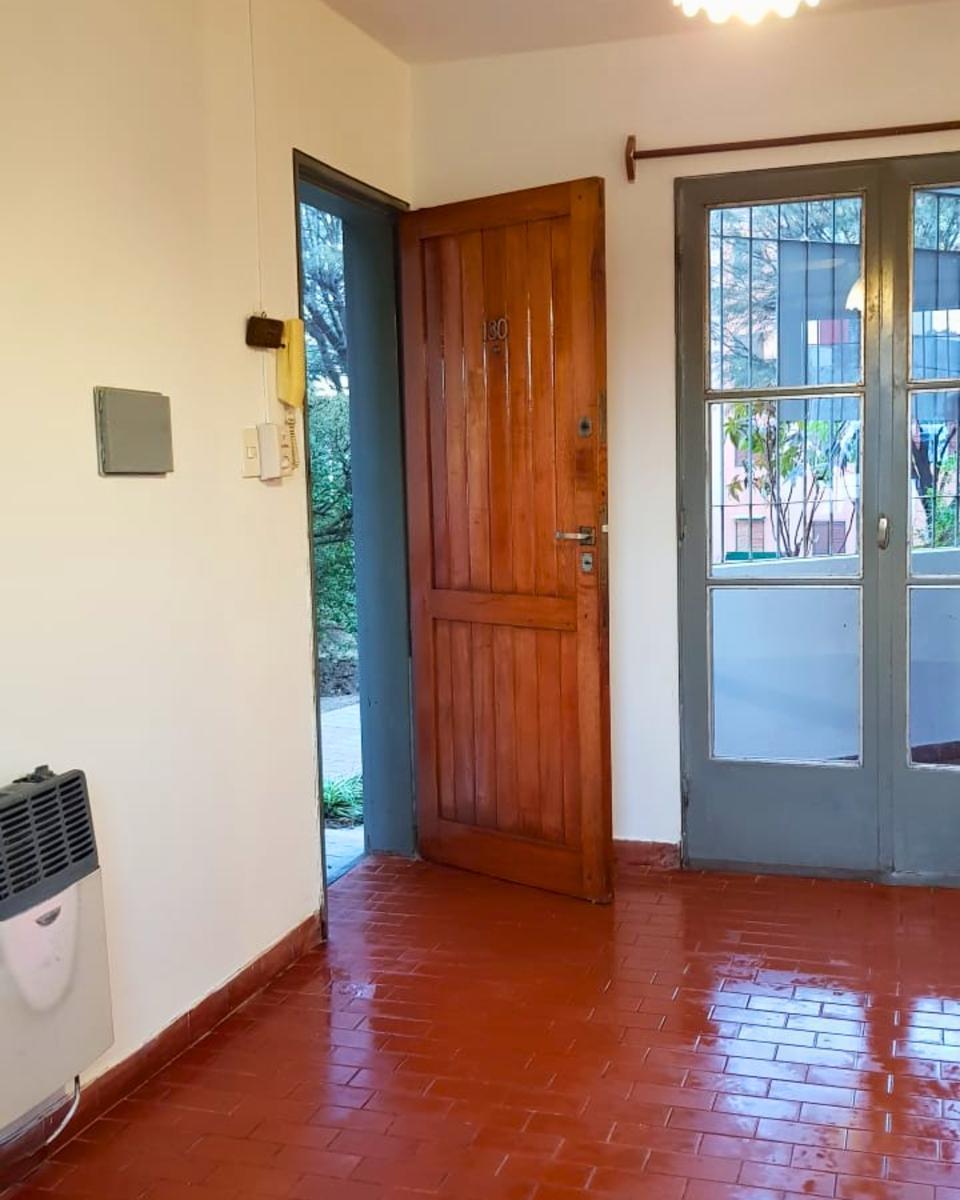 Depto en Planta Baja con Patio Cerrado, 2 Dorm. y Más – 27 de Abril 5356 5
