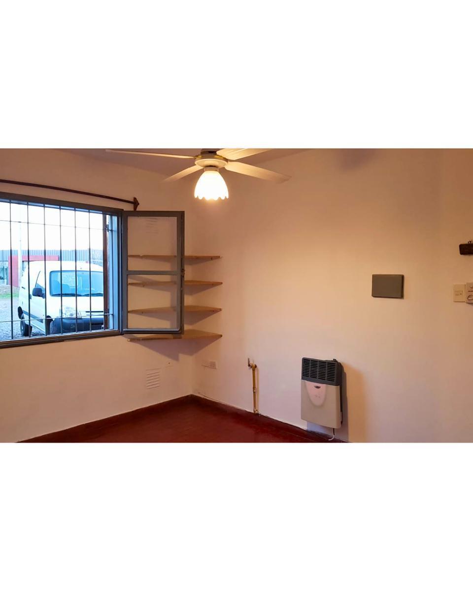 Depto en Planta Baja con Patio Cerrado, 2 Dorm. y Más – 27 de Abril 5356 2