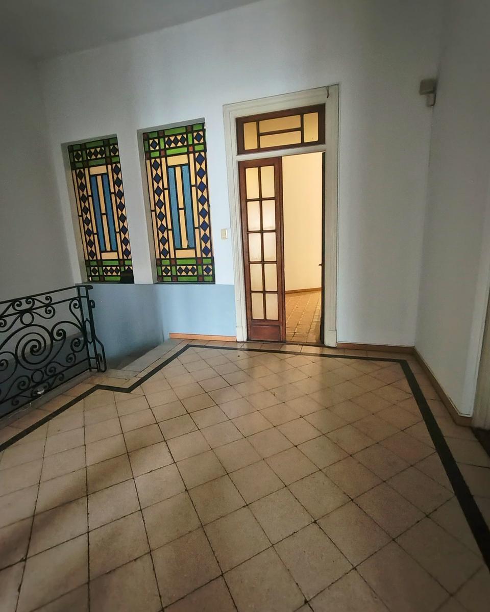 Oportunidad de Inversión en pleno Centro : Casa + Local + Renta asegurada