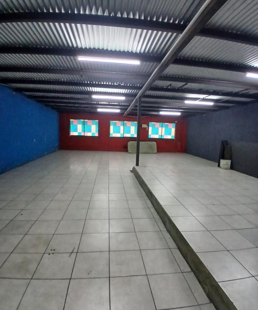 Foto de Local comercial en alquiler sobre Av. Patria, con gran vidriera, 200 m², imagen 1