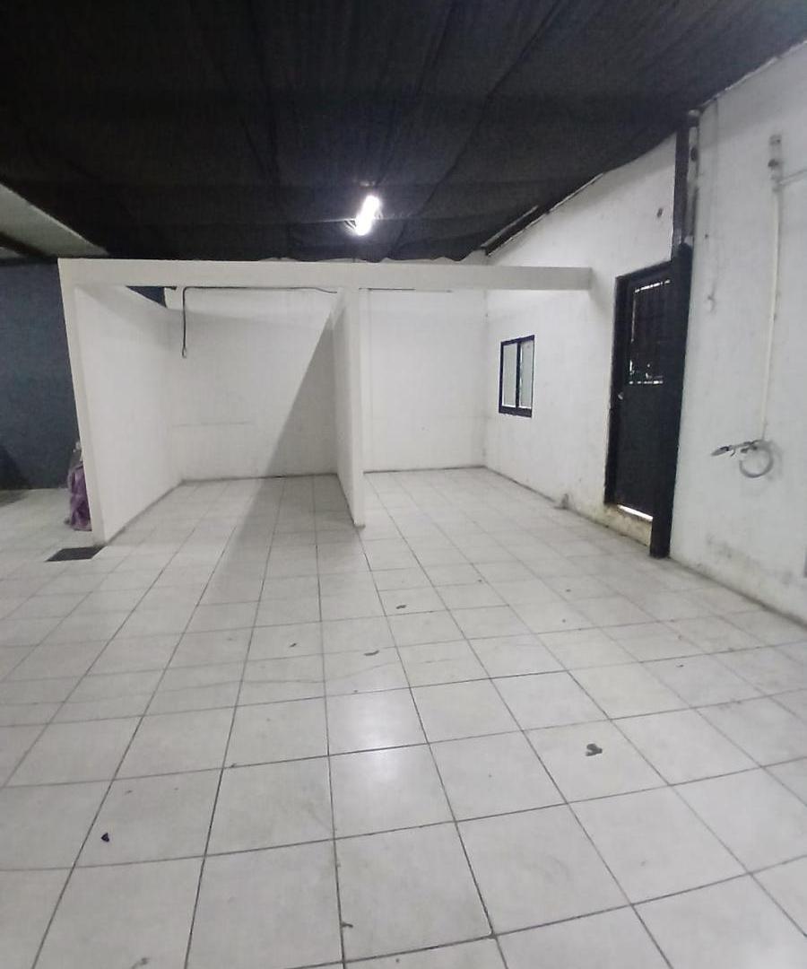 Foto de Local comercial en alquiler sobre Av. Patria, con gran vidriera, 200 m², imagen 4