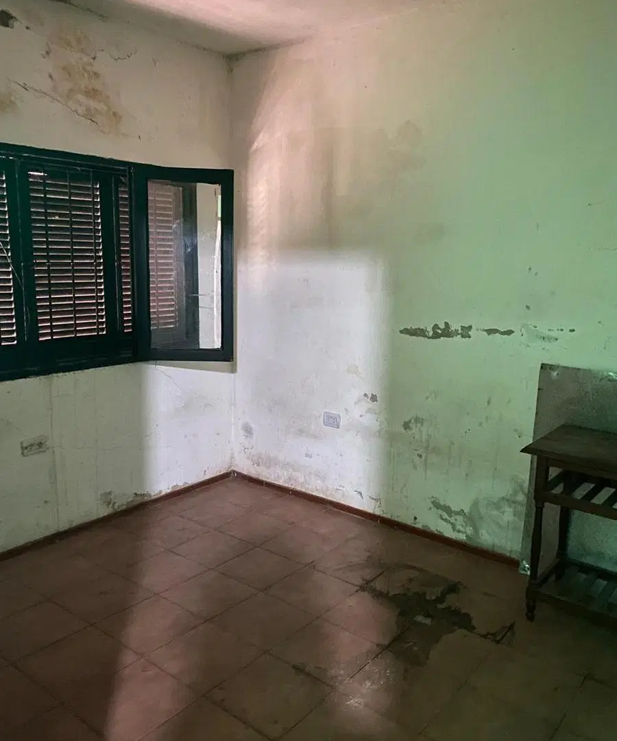 Casa esquina a reciclar con local comercial en B° Los Paraísos 5