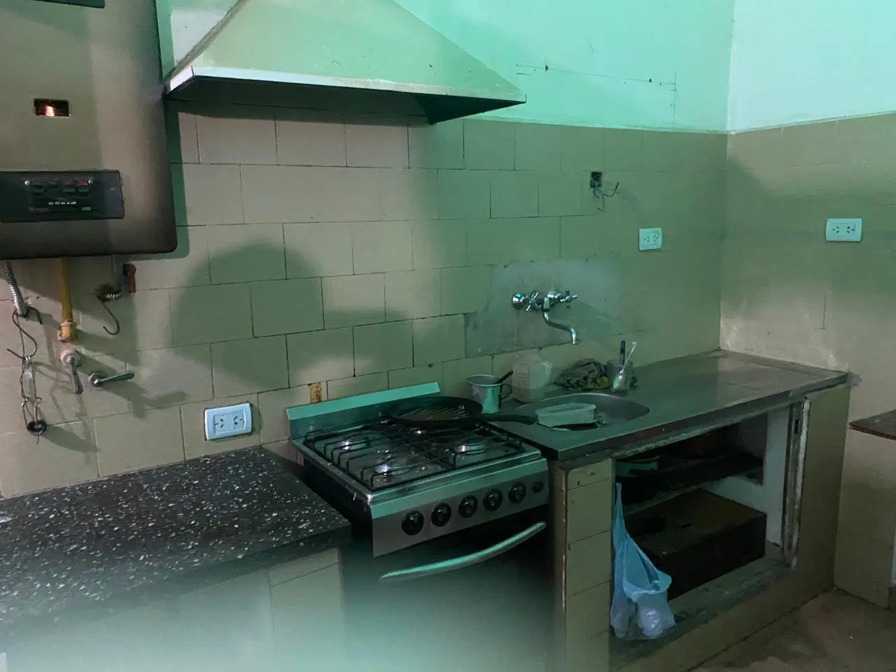 Casa esquina a reciclar con local comercial en B° Los Paraísos 4