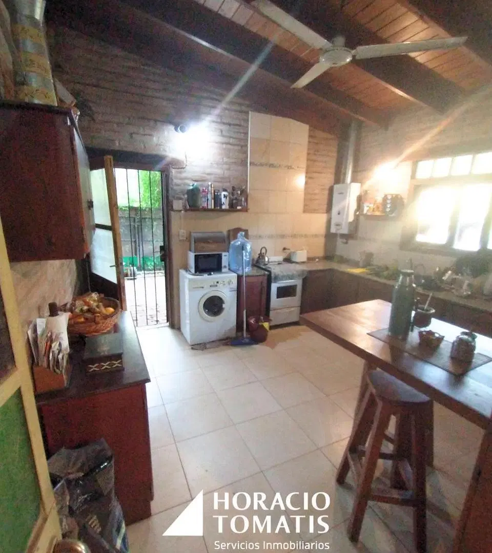 Casa con pileta y gran parque en Villa Rivera Indarte – 700 m² de lote 2