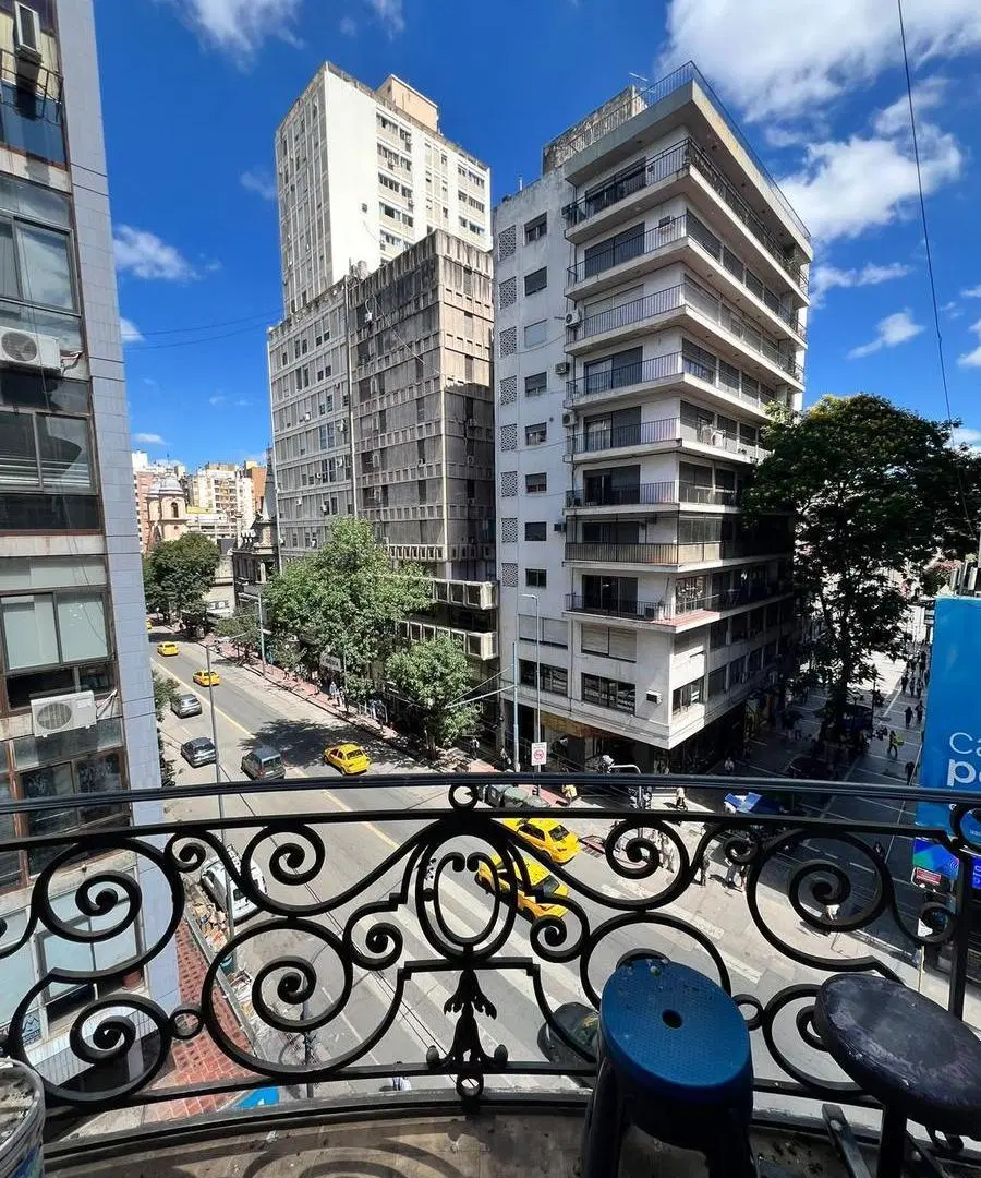 ALQUILO OFICINA CON BALCON - CENTRO 5