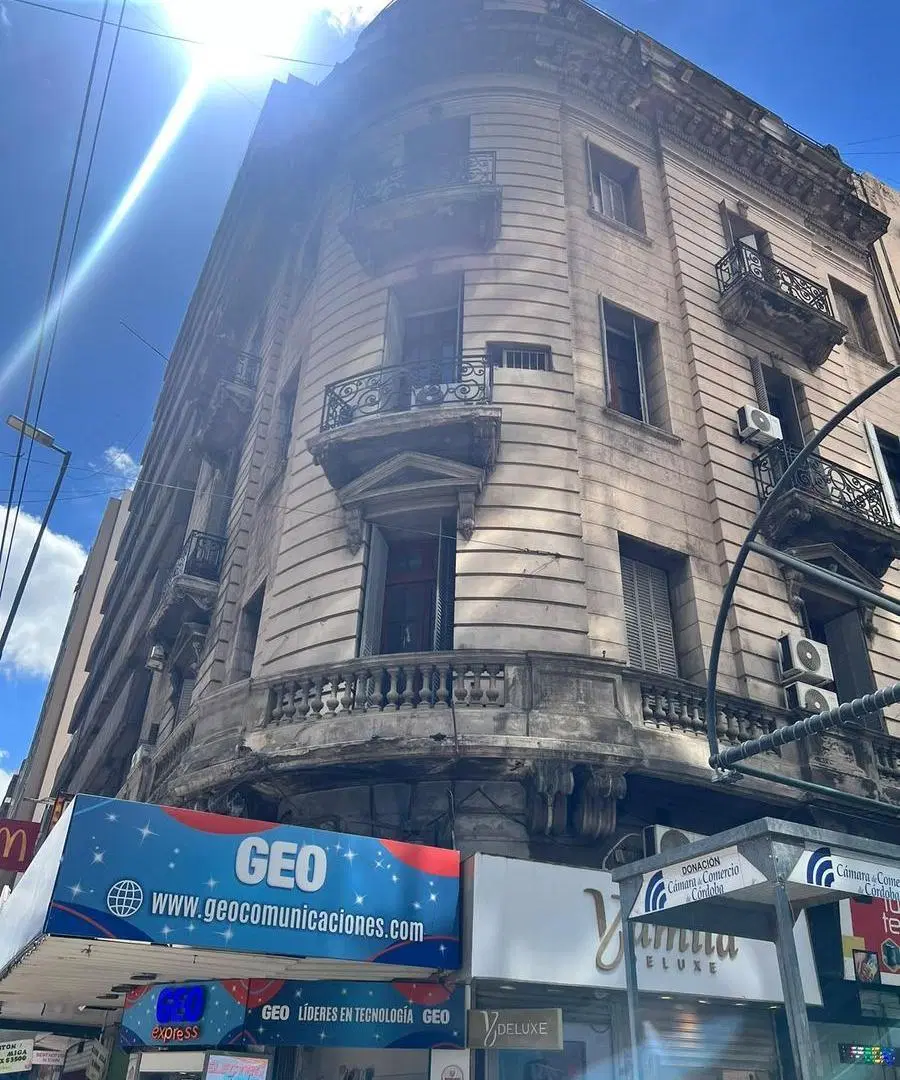 ALQUILO OFICINA CON BALCON - CENTRO 4