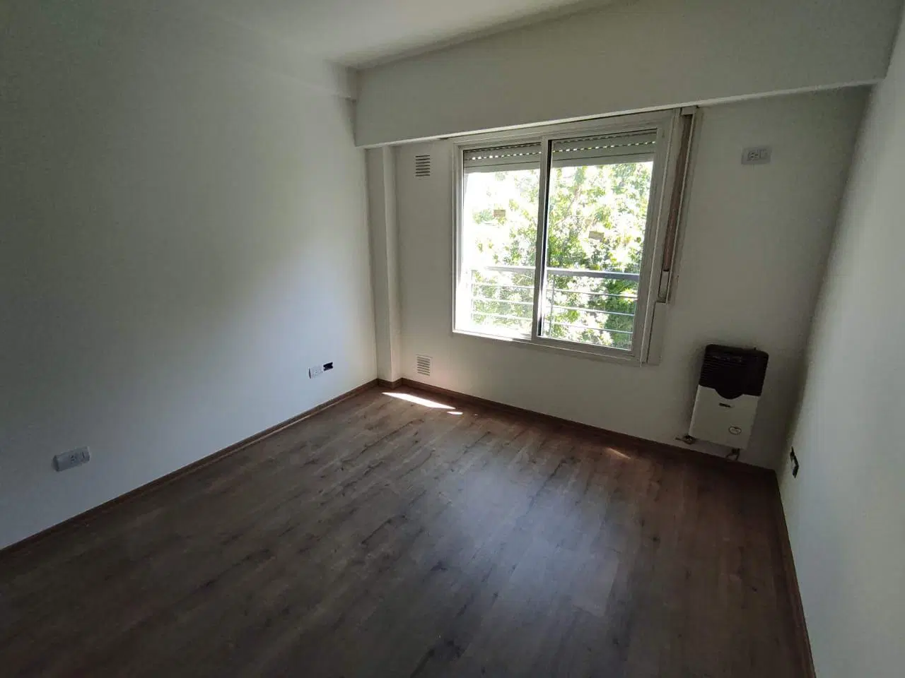 Departamento 2 ambientes frente con balcon, -Alquiler-Almagro 3