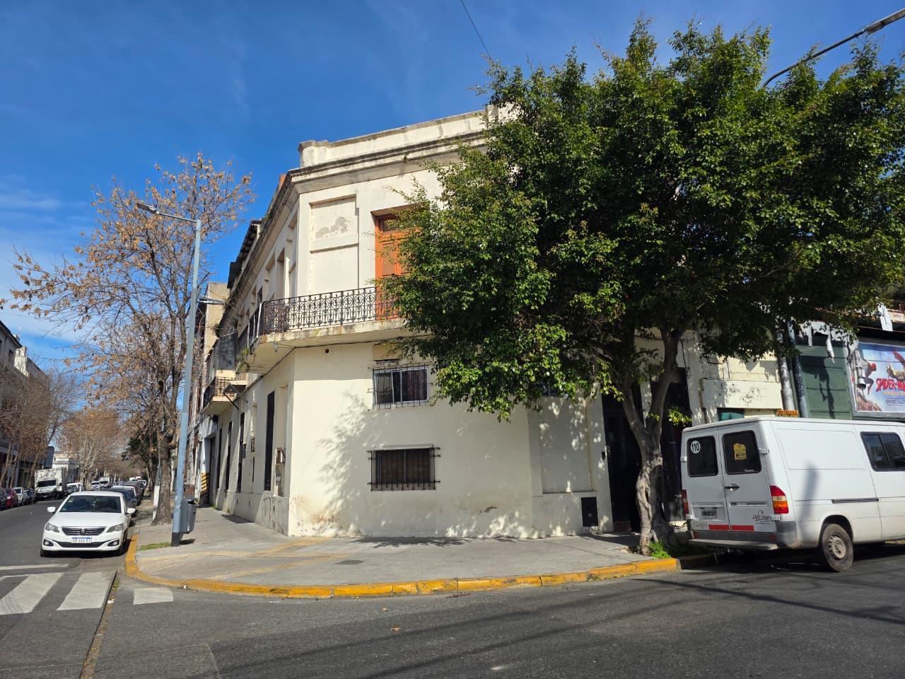 Foto de Edificio (ex hotel) en Barracas - Venta - Para refaccionar o lote, imagen 1