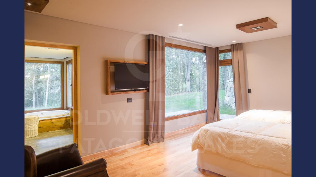 Foto de VENTA Casa de lujo 552 m2 lote 2242 m2 barrio cerrado con vistas 360 a, imagen 3