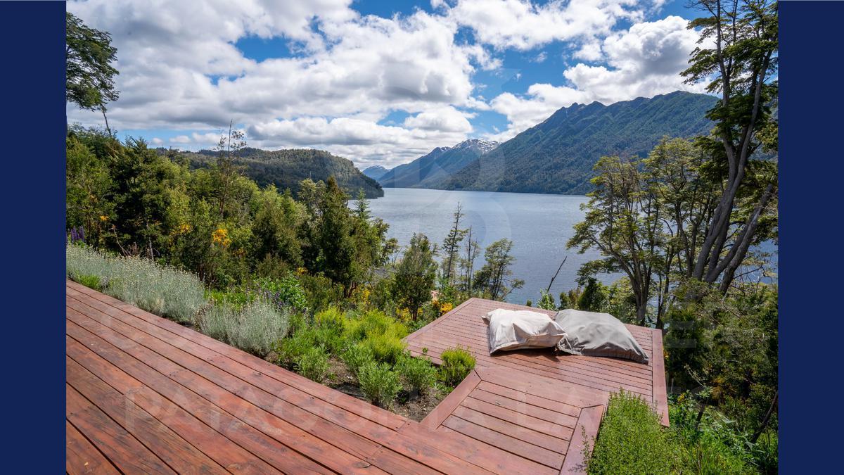 ALQUILER TURÍSTICO - Casa categoria impresionante vista al lago en barrio cerrado Villa la Angostura