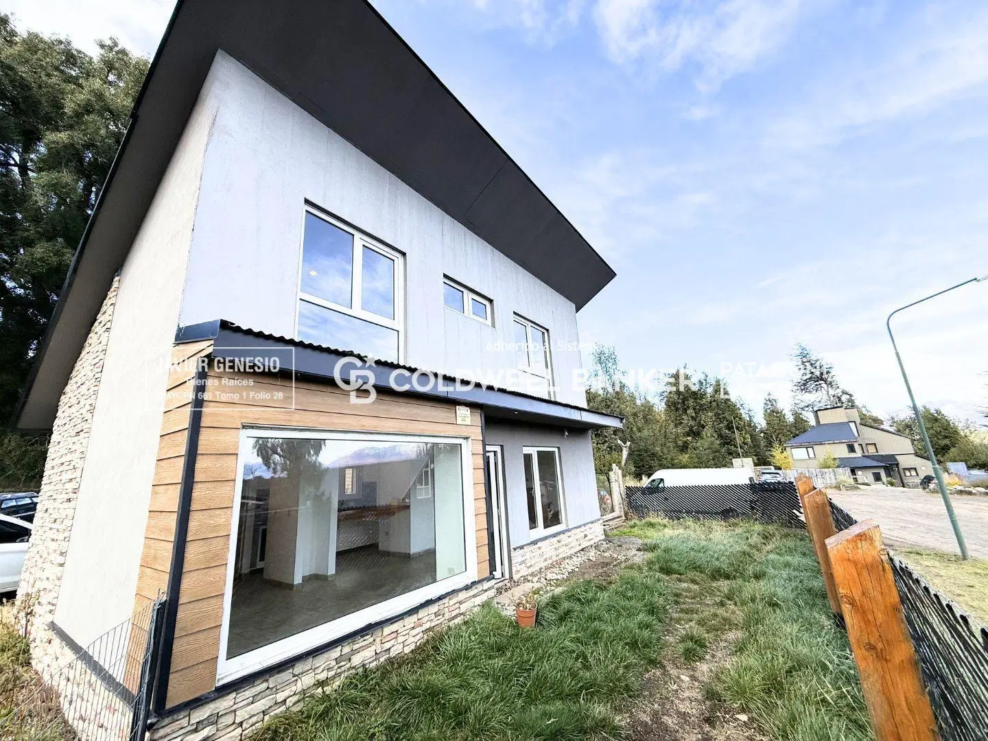 Venta Casa 84m2 · 2 dormitorios y jardin propio - Apto Credito - Villa La Angostura 3