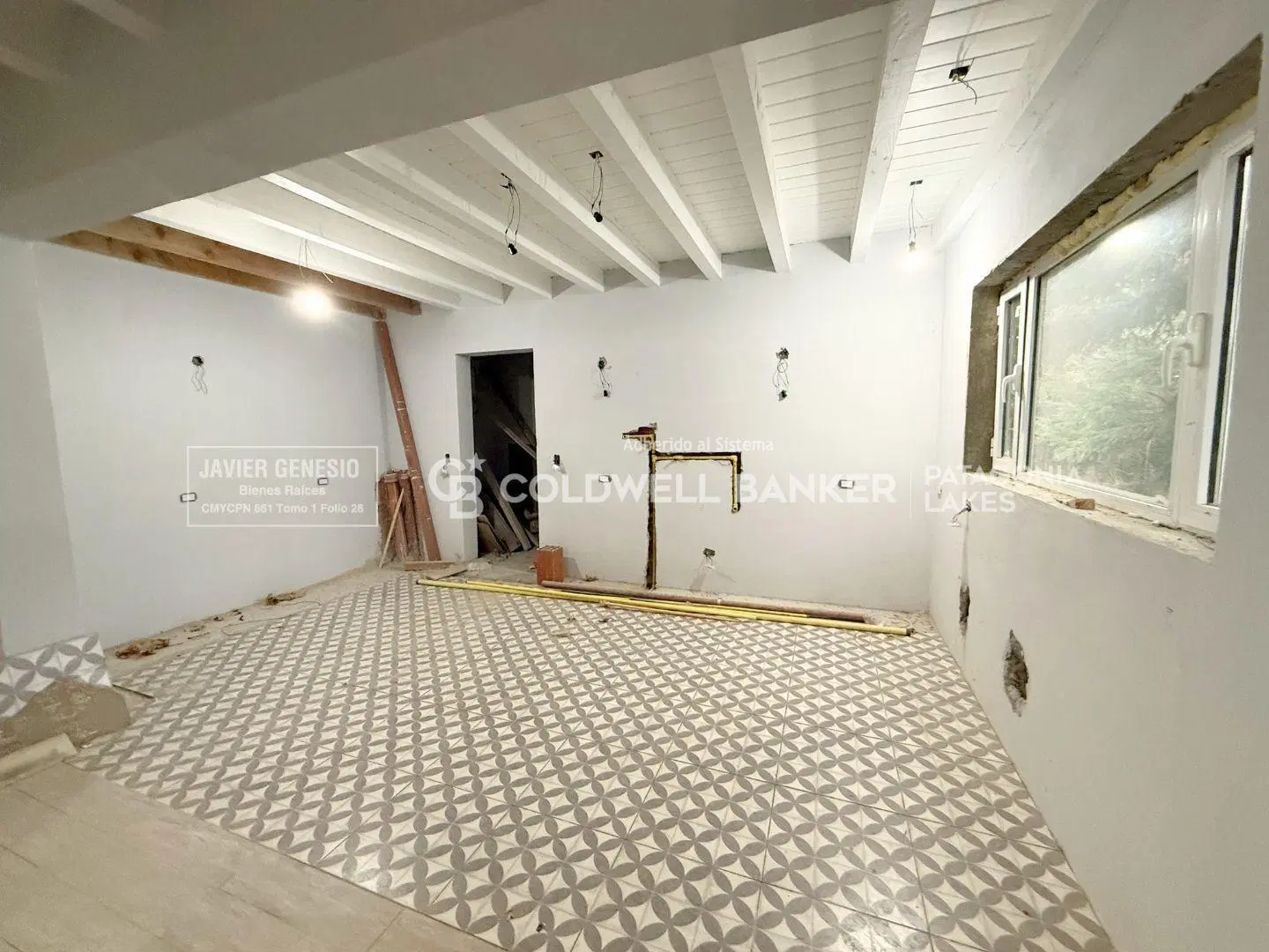 VENTA Casa 200m2 en construcción con vista al bosque y parcial al lago. Villa La Angostura. 2
