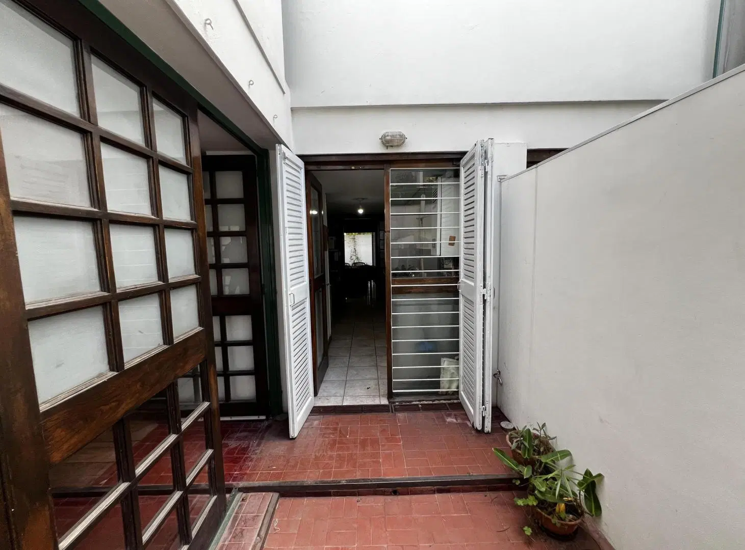Casa en alquiler con cochera y patio en Colinas de Vélez Sarsfield 2