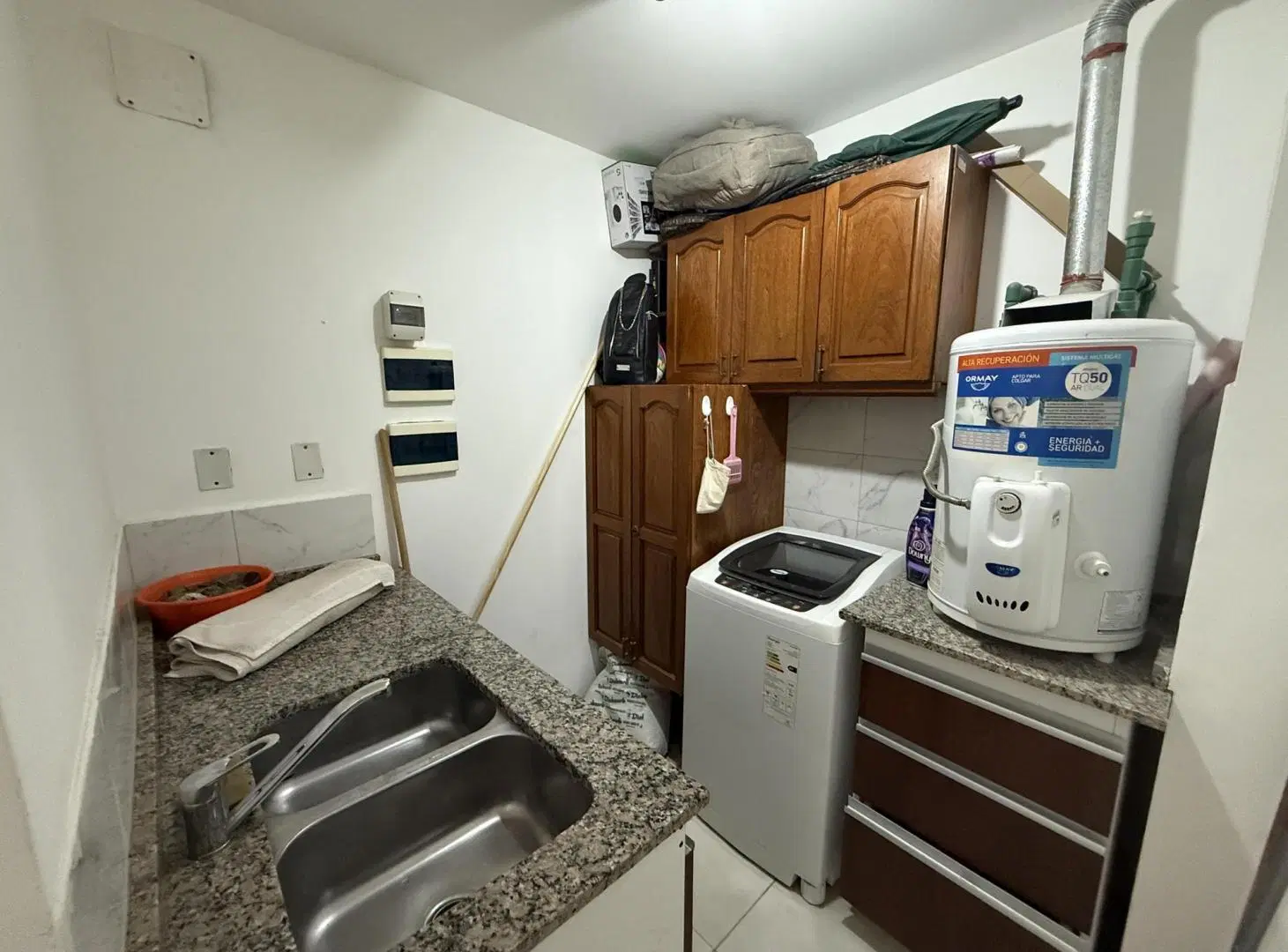Amplio departamento de 2 dormitorios con balcón en Alto Alberdi 5