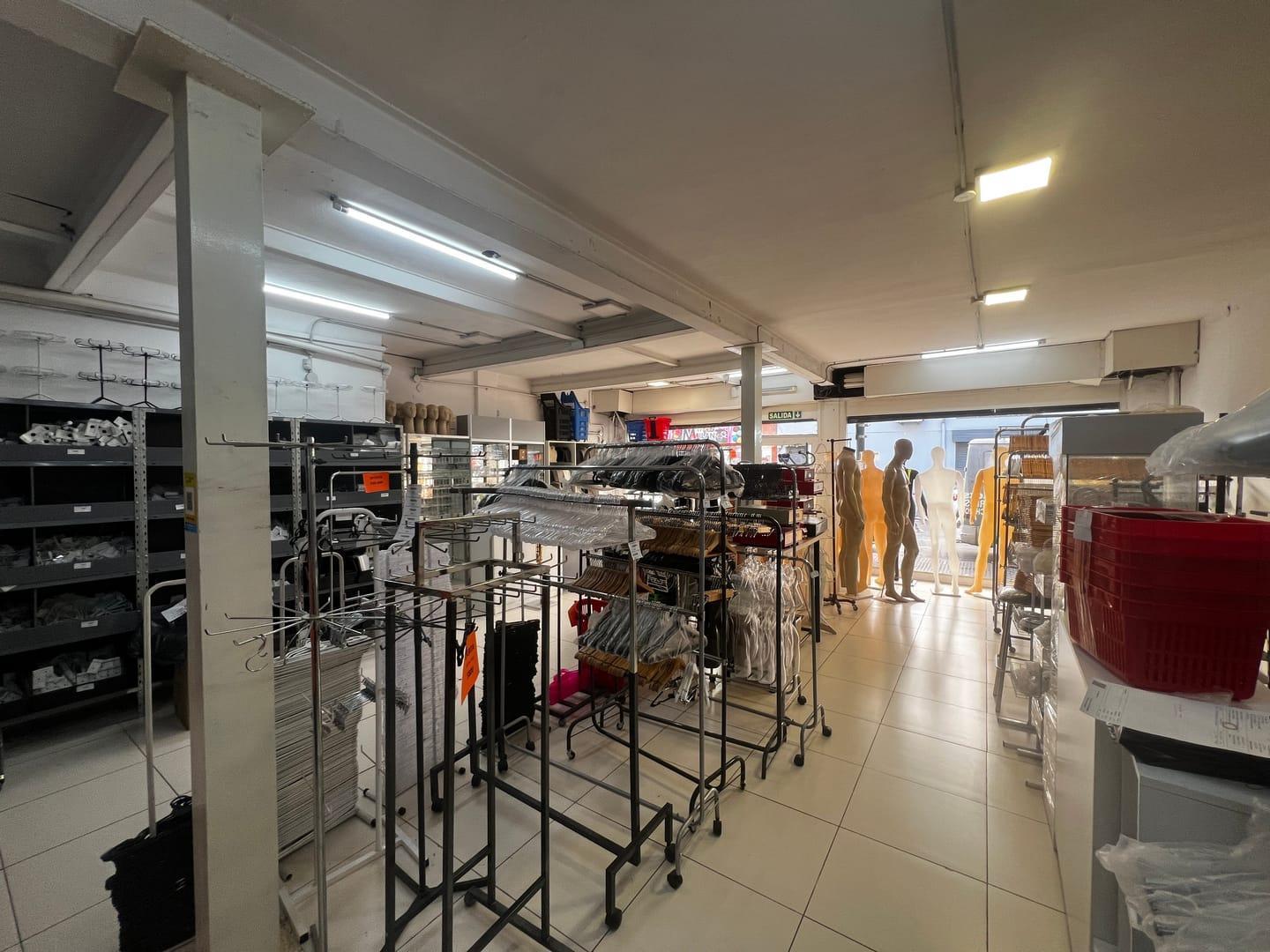 Foto de Local comercial con montacargas en plena Zona Mayorista – Centro, imagen 2