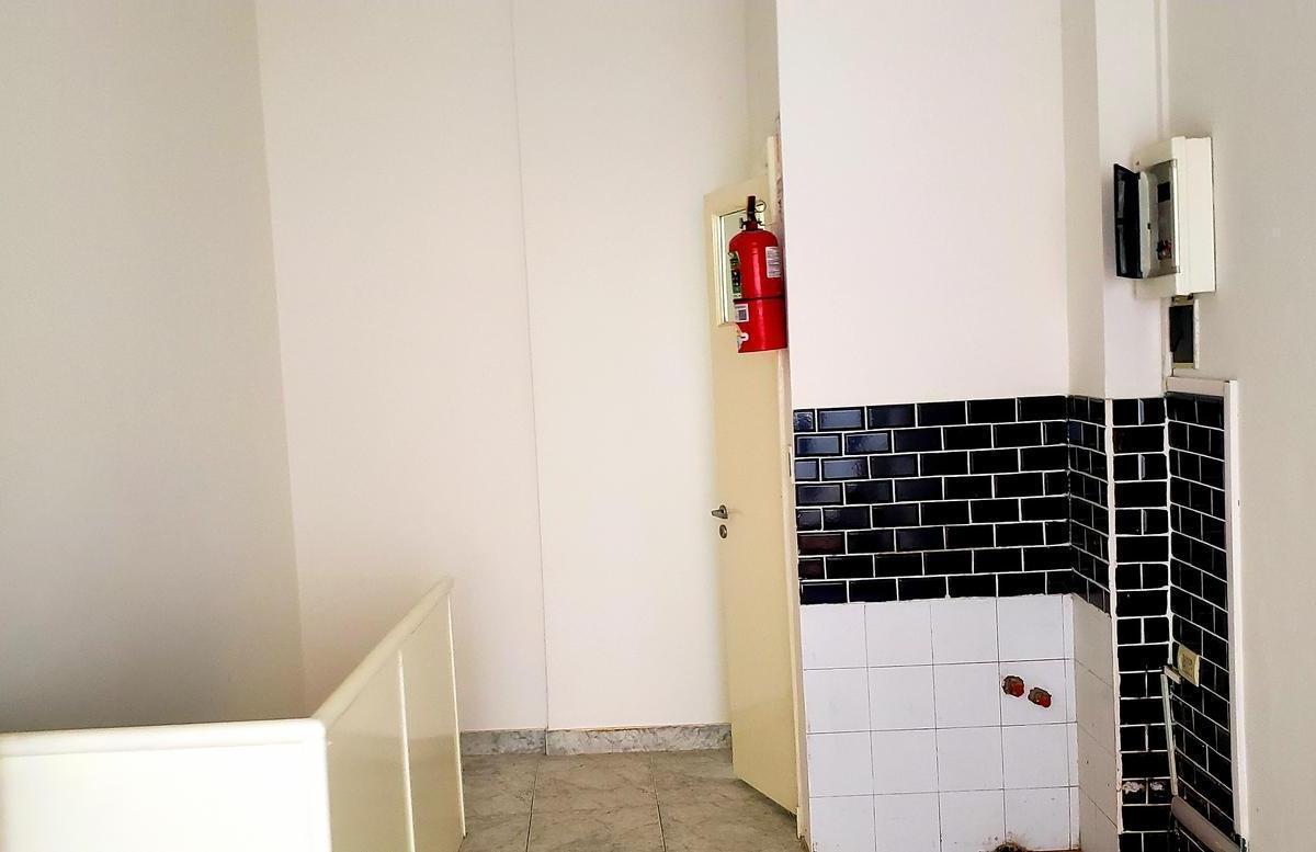 Foto de VENTA de LOCAL COMERCIAL UBICADO EN PLENO CASCO HISTORICO, imagen 4