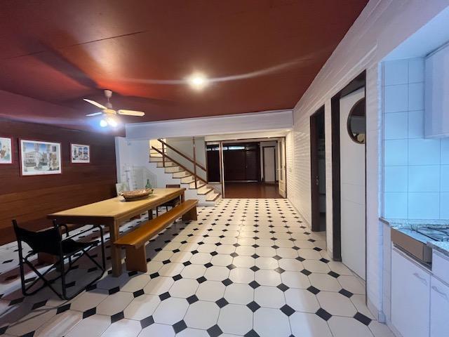 Lujosa Casa con 4 Dorm. 409 m² Cubiertos + Jardín de 225 m² 4